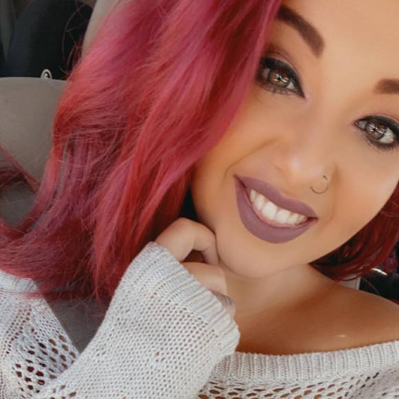Profile Picture of Sarah Vangorder (@sarahvangorder) on Poshmark