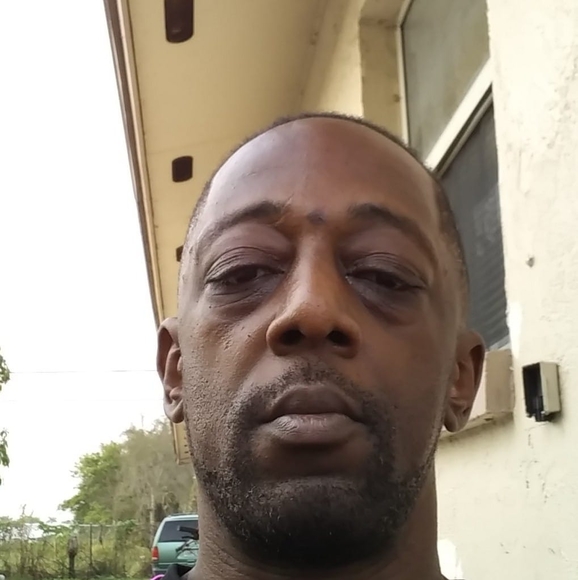 Profile Picture of Chris Banks (@chrisbanks235) on Poshmark