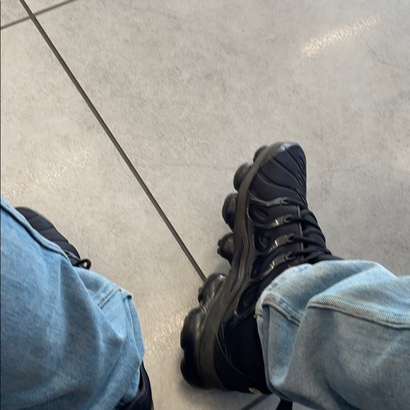 Profile Picture of Jon Van norman (@s11753q) on Poshmark