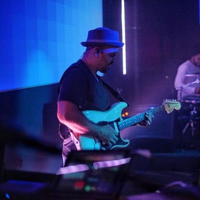 Profile Picture of OscarGilMusic (@OscarGilGuitar) on Twitter