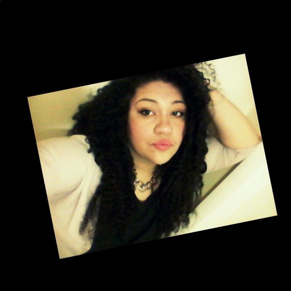 Profile Picture of Lu Ramirez (@ramirezz98) on Poshmark