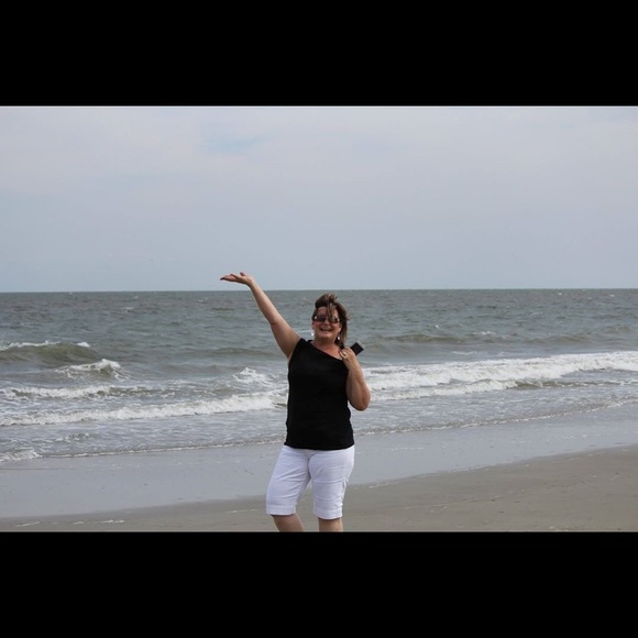 Profile Picture of Lori Ahlbrandt (@lahlbrandt) on Poshmark