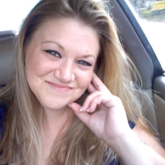 Profile Picture of Lindsey Gaspard (@babays2332) on Poshmark