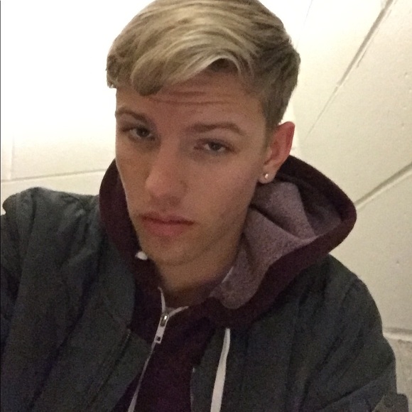 Profile Picture of Devin Starr (@starrdev5) on Poshmark