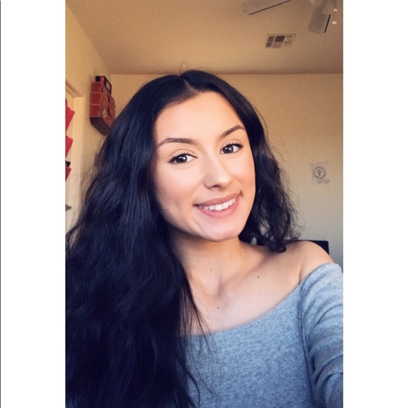 Profile Picture of Gabriella Murray (@gabmurray16) on Poshmark