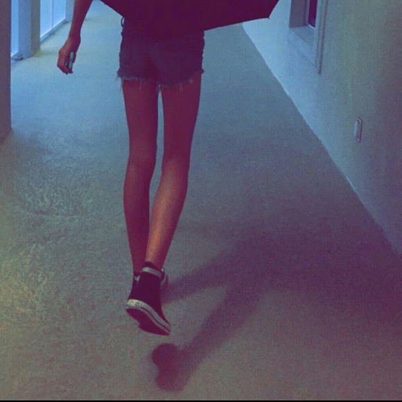 Profile Picture of Alexandra Simone (@alexandra263) on Poshmark