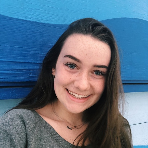 Profile Picture of Chloe Mckenna (@chloemckennaaa) on Poshmark