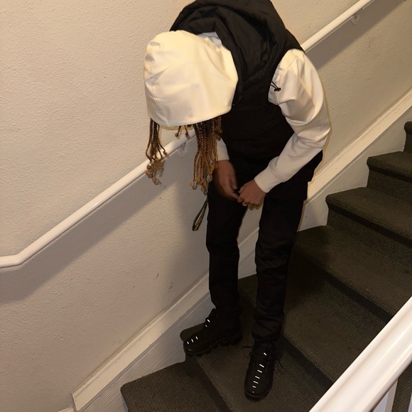 Profile Picture of Ariana Manforte (@vibewarii1) on Poshmark