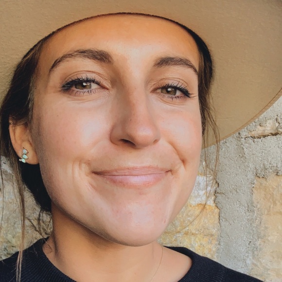 Profile Picture of Nicole Boerema (@bnicboe) on Poshmark