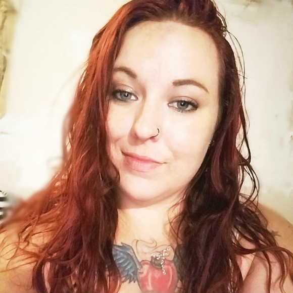 Profile Picture of Juliana Tyson (@queene4200) on Poshmark