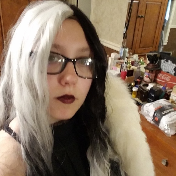 Profile Picture of Bridget Ishcomer (@bridgetishcomer) on Poshmark