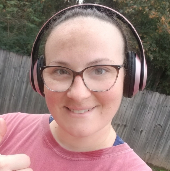 Profile Picture of Kimberly Applewhite (@kimapple28) on Poshmark