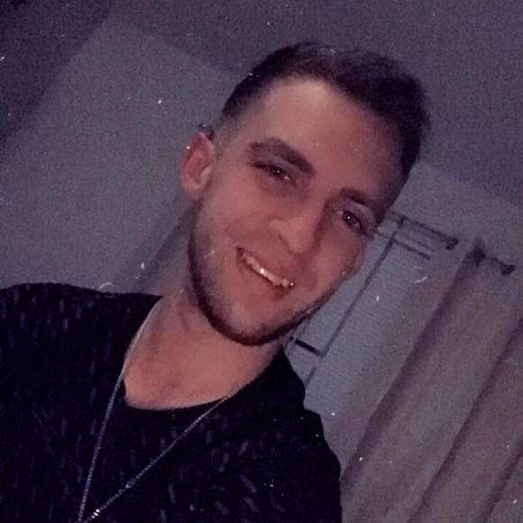 Profile Picture of Tyler Zinn (@tzinn68) on Poshmark