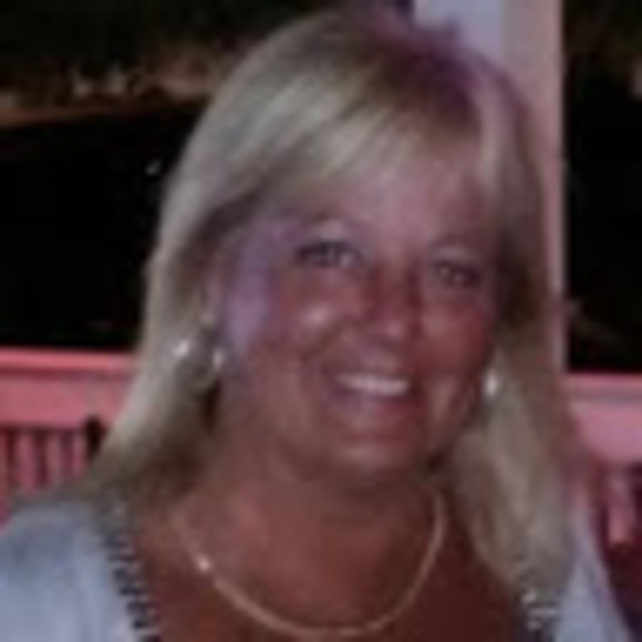 Profile Picture of Karen Schultz (@karenschultz111) on Poshmark