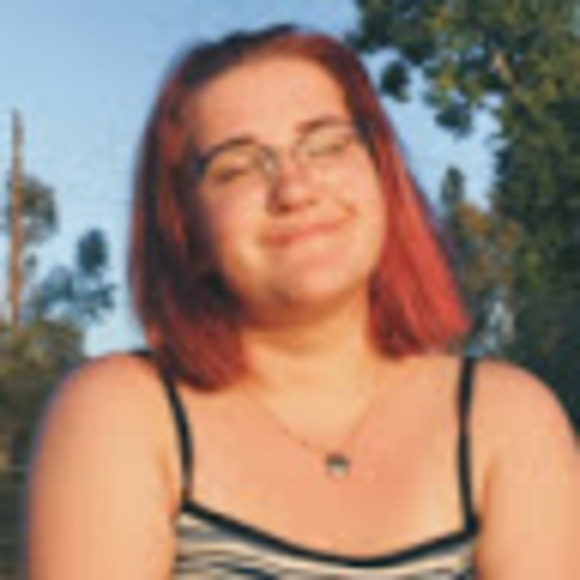 Profile Picture of Valerie Lindemeyer (@vlindemeyer) on Poshmark