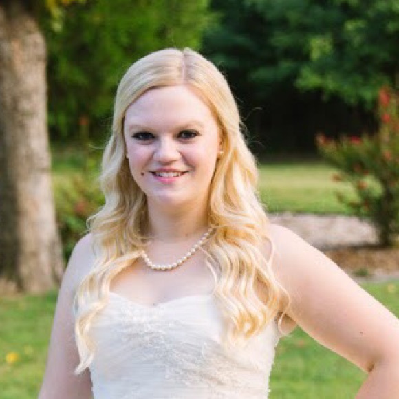 Profile Picture of Allison Tompkins (@atomp617) on Poshmark