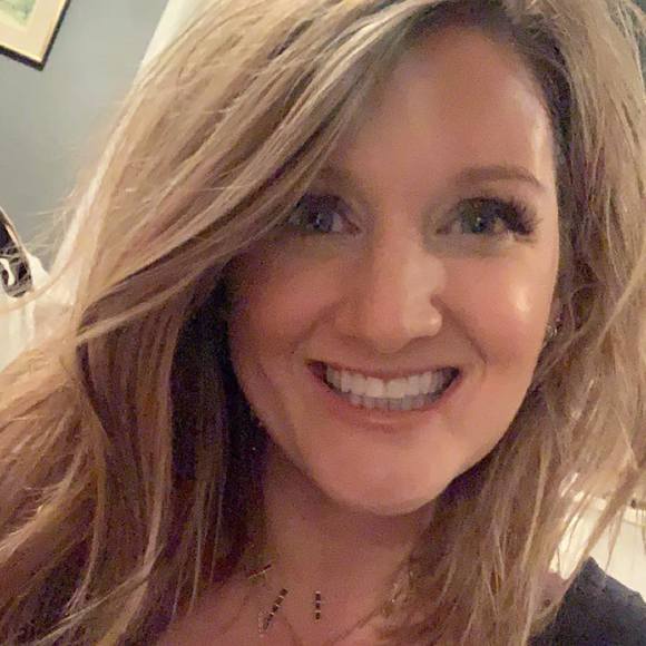 Profile Picture of Naomi Swoboda (@naomieve) on Poshmark
