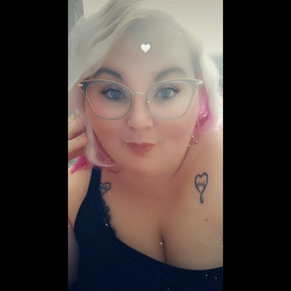 Profile Picture of Crystal Hiser (@crystal_hiser) on Poshmark