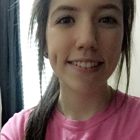 Profile Picture of Shannon Gallion (@shannon_gallion) on Poshmark