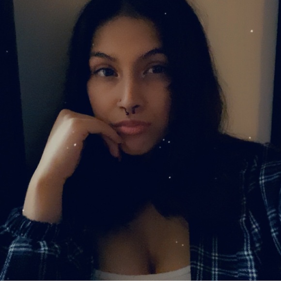 Profile Picture of Stephanie Jimenez (@stephanie921825) on Poshmark