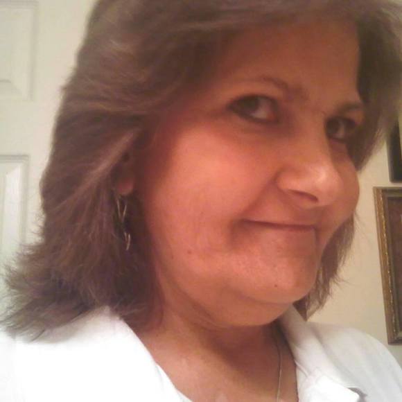 Profile Picture of Robin Shiflett (@robinshiflett) on Poshmark