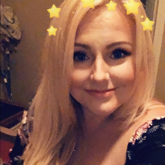 Profile Picture of Christa Hartsook (@chartsook) on Poshmark