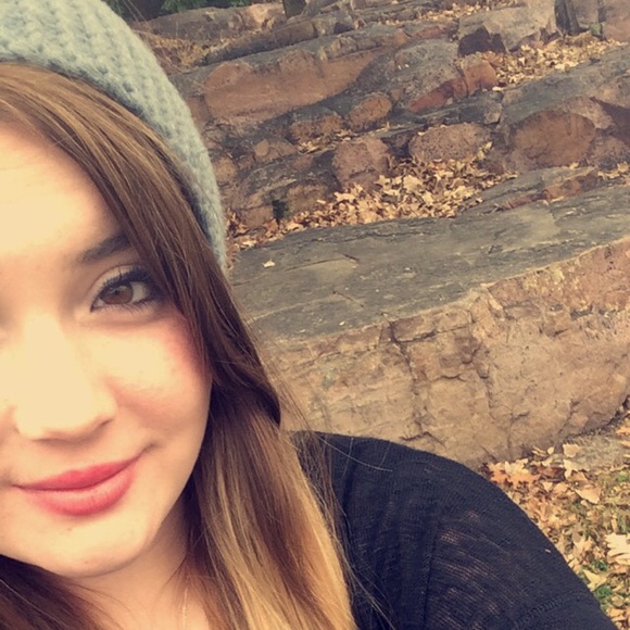 Profile Picture of Grace Mcleer (@gracem5702) on Poshmark