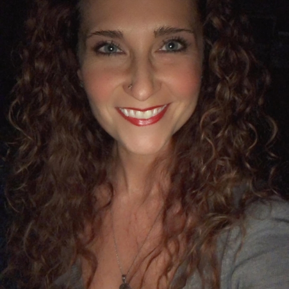 Profile Picture of Danielle Siegel (@yahismom) on Poshmark