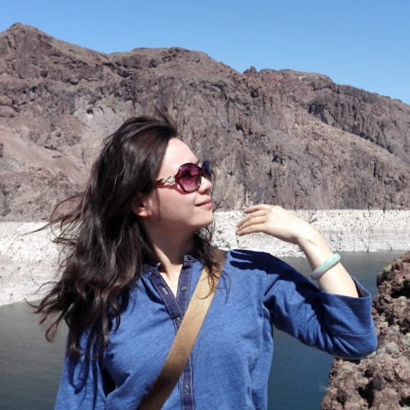 Profile Picture of Anping Yu (@yuanping1030) on Poshmark