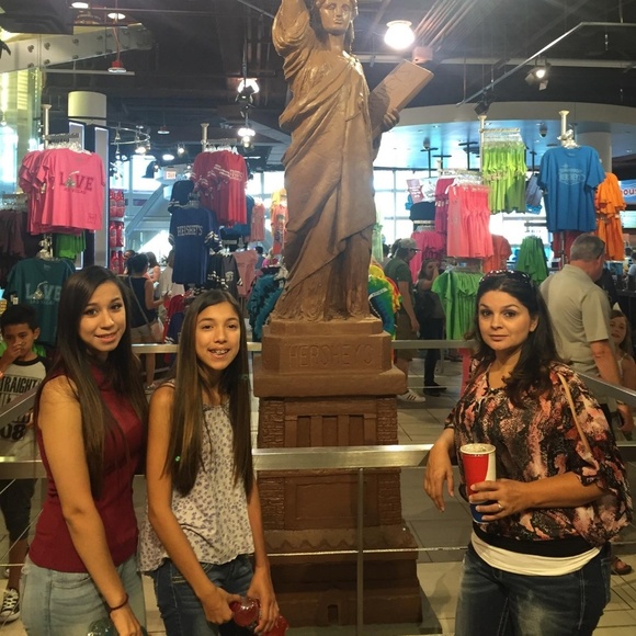 Profile Picture of Beatrice Alvarez (@ladybealvarez) on Poshmark