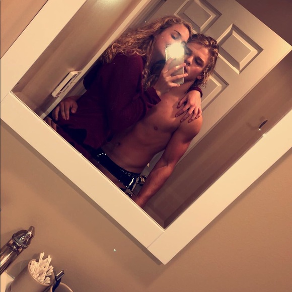 Profile Picture of Reese Davies (@reesedavies) on Poshmark