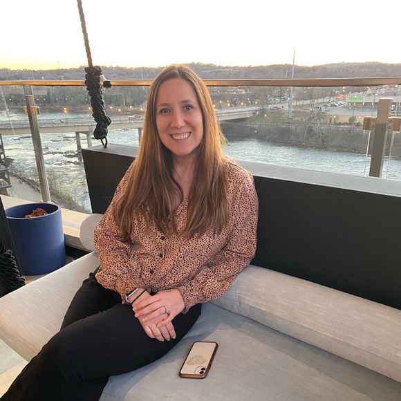 Profile Picture of Amanda Elliott (@aaf0703) on Poshmark