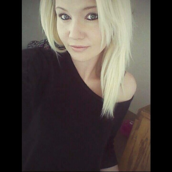 Profile Picture of Caitlin Lumpert (@caitlinnoellove) on Poshmark