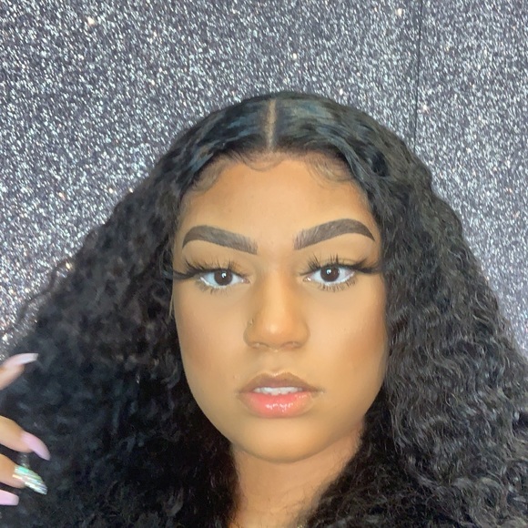 Profile Picture of Aleah Toltin (@aleahtoltin) on Poshmark