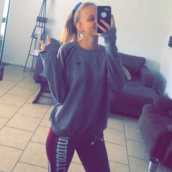 Profile Picture of Avra Hatch (@avrabee_23) on Poshmark