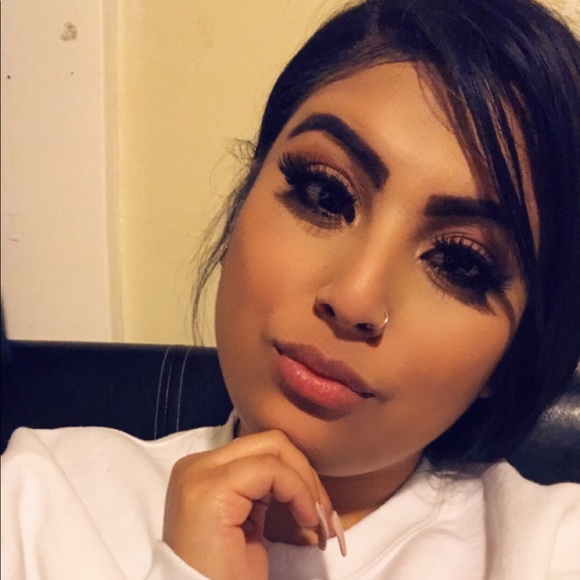 Profile Picture of Cynthiaa Delatorre (@hcynthia96) on Poshmark