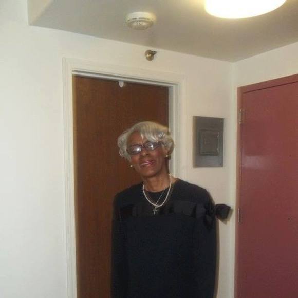 Profile Picture of Regina Rice (@reginarice98) on Poshmark