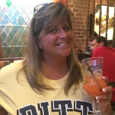 Profile Picture of Julie Edwards-Lyons (@JulieLyons817) on Twitter