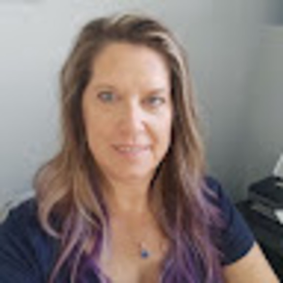 Profile Picture of Michelle Poulin (@mpoul050) on Poshmark