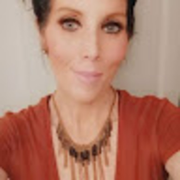 Amber Duffett - Poshmark Profile Picture of Amber Duffett (@ambduff) on Poshmark