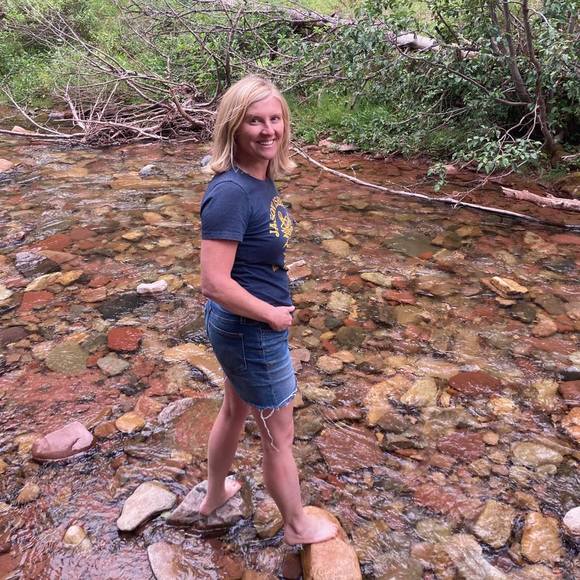 Profile Picture of Jennifer Heinzelman (@jheinz01) on Poshmark