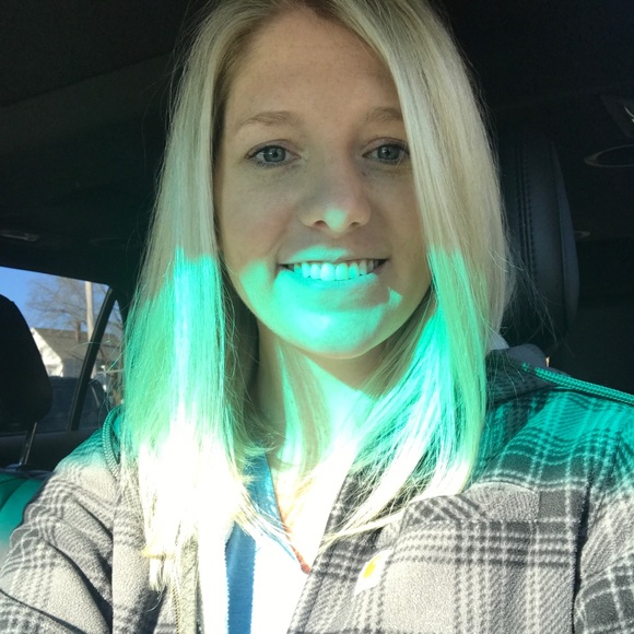 Profile Picture of Kerri Jutras (@kerrimarie23) on Poshmark