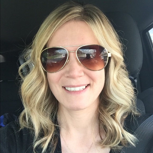 Profile Picture of Shannon Downs (@sew_kewt) on Poshmark