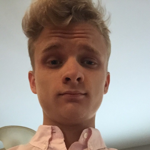 Profile Picture of Dylan Shade (@dpshade22) on Poshmark