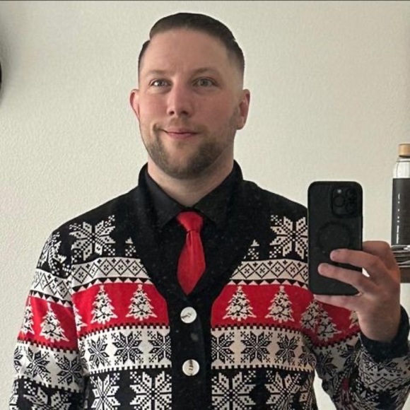 Profile Picture of Zachary Thornton (@poolplayer81185) on Poshmark