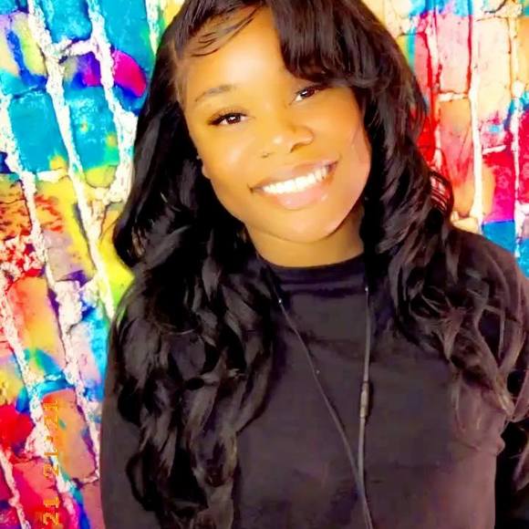 Profile Picture of Genae Roberson (@genae_roberson) on Poshmark