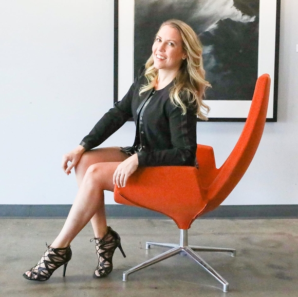 Profile Picture of Melissa Wedell (@melissawedell) on Poshmark