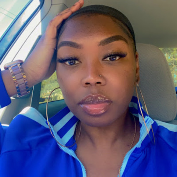 Profile Picture of Johneika Massey (@johneikamassey) on Poshmark