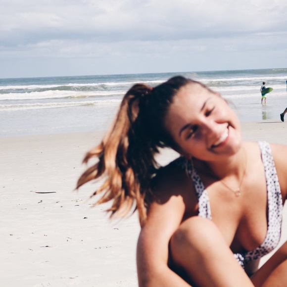 Profile Picture of Alexis Hildenbrandt (@alexis5500) on Poshmark