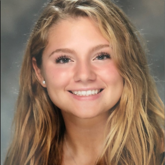 Profile Picture of Lindsey Fouty (@lfouty123) on Poshmark